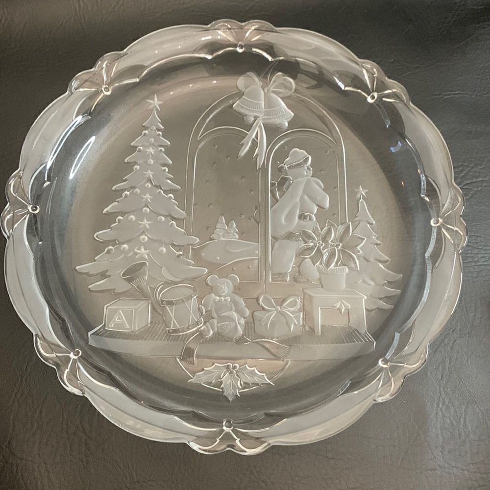 Crystal Clear Studios 1992 Christmas Joy Holiday 14 Inches Round Frosted Platter